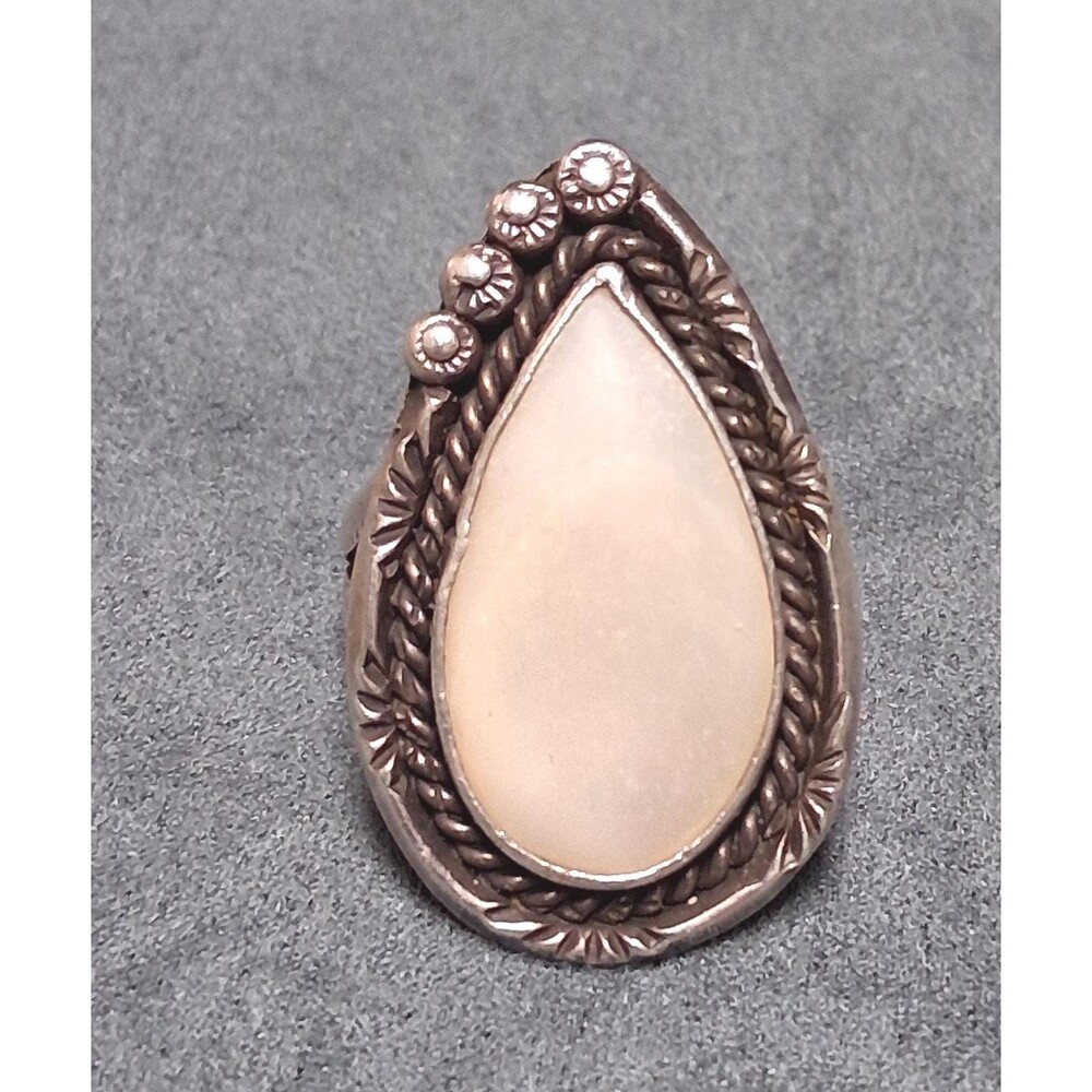 Vintage Sterling Mother of Pearl Ring Size 7.5 Large Teardrop Stone